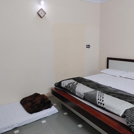 Ramashray Guest House Удджайн Экстерьер фото