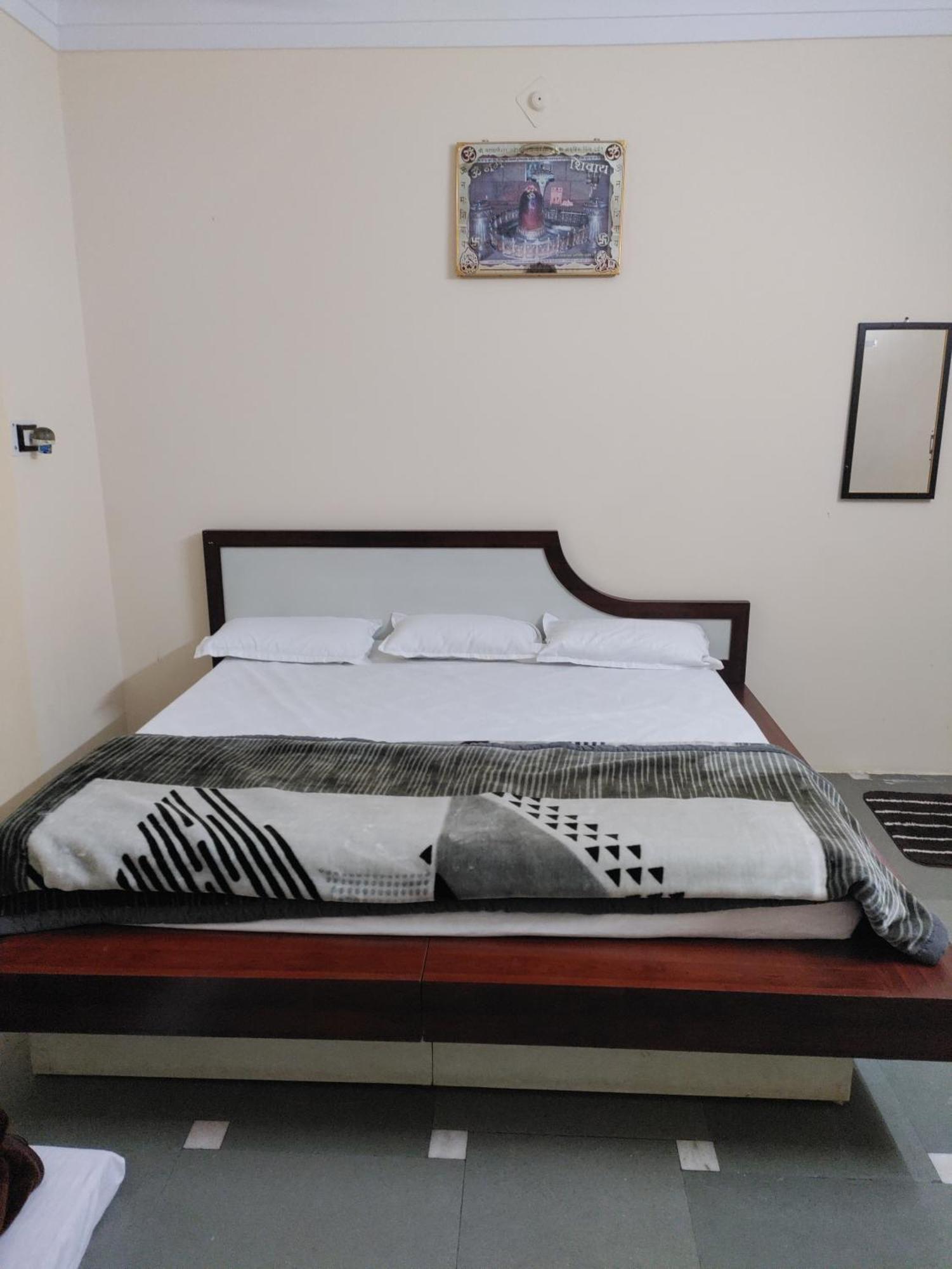 Ramashray Guest House Удджайн Экстерьер фото